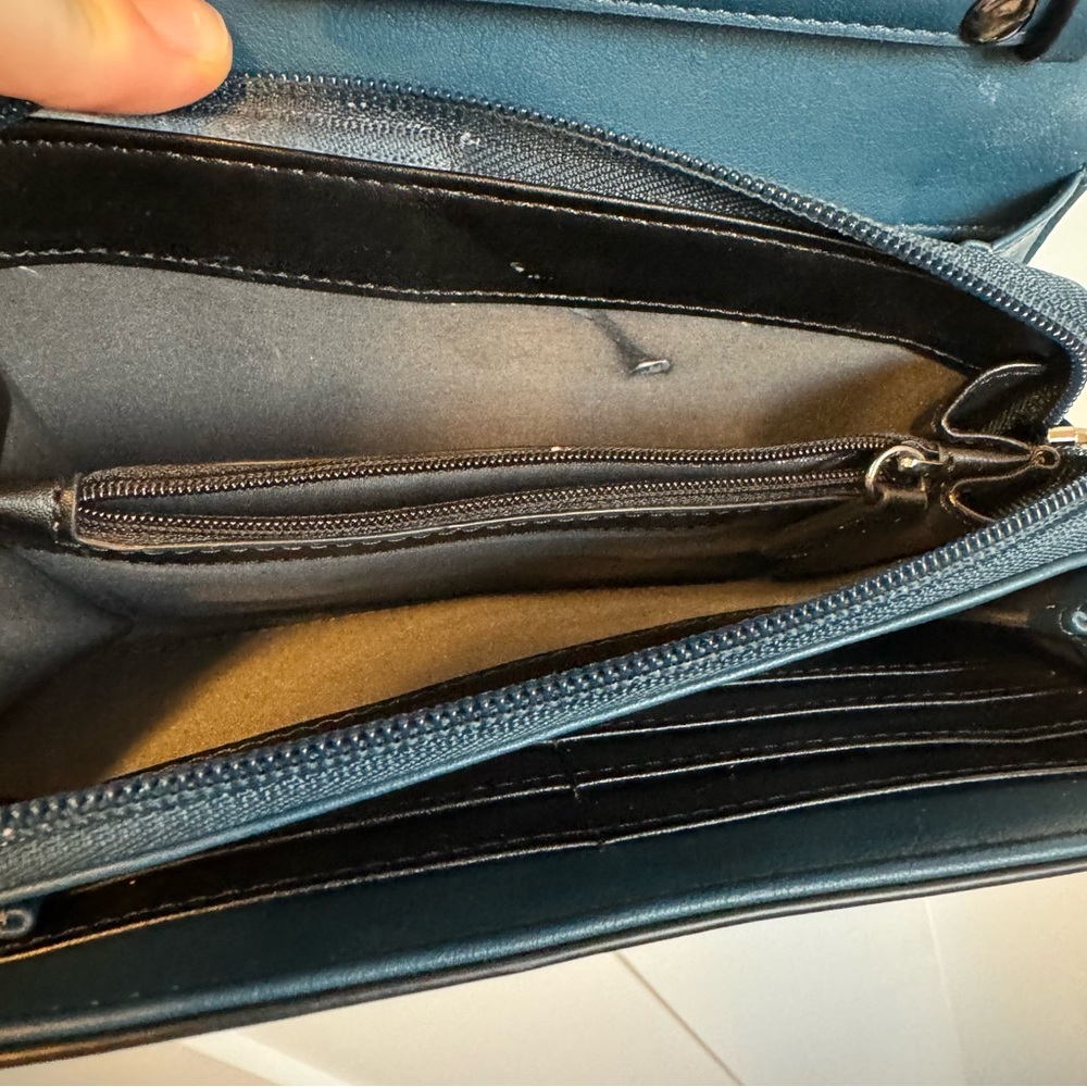 Simply Vera Vera Wang Dark Blue Crossbody Small Purse - Picture 9 of 12